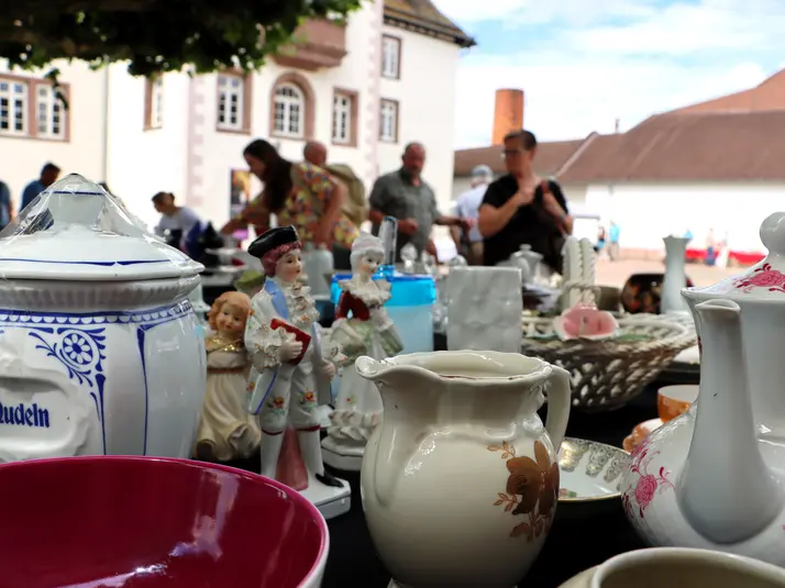 Porzellan- & Glasflohmarkt